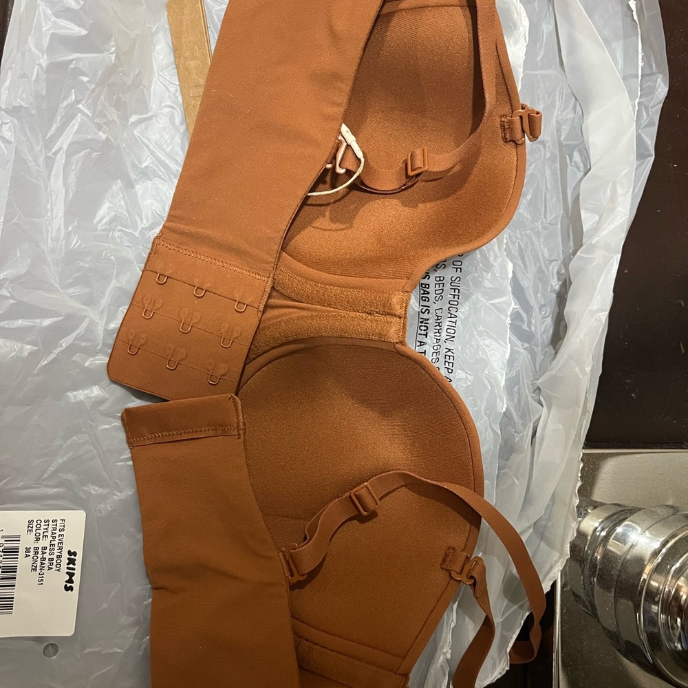 SKIMS fits everybody strapless bra 38A - Picture 6 of 7